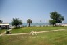 与草坪由阿特兰蒂达餐厅，Riccos海滩Geroskipou游乐区