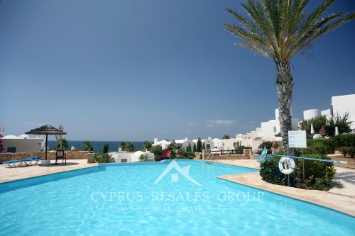 中央泳池区LEPTOS阿波罗海滩别墅，Chloraka，塞浦路斯