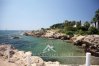 清澈的海水毗邻阿克缇海滩度假村在Chloraka，塞浦路斯